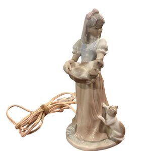 Rare Vintage Porcelain Girl With Kittens Night Lamp